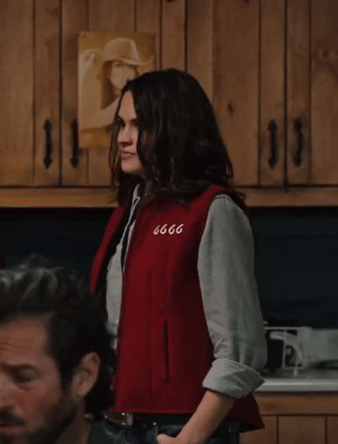 Yellowstone S04 Kathryn Kelly Red Vest